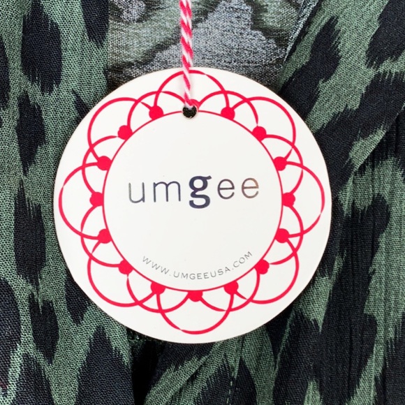 UMGEE Animal Print V-Neck Collar Tunic--Only Small  Left - Picture 10 of 11